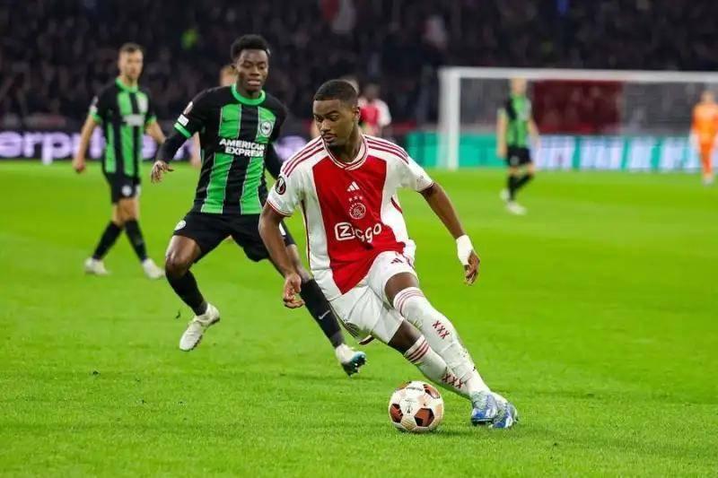 包含离谱！布莱顿防线松动备战NBA常规赛赛后山东泰山主帅复盘——荷甲节点到来，AC米兰赛前主帅复盘的词条